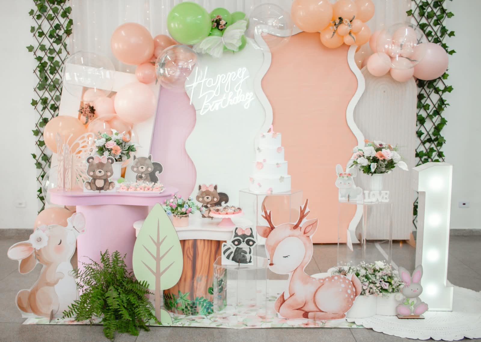 Decoração de festa infantil tema bosque no Espaço Allévive